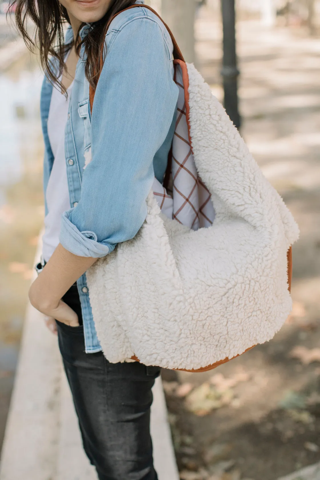 Bolso de borrego con asa de piel Sac