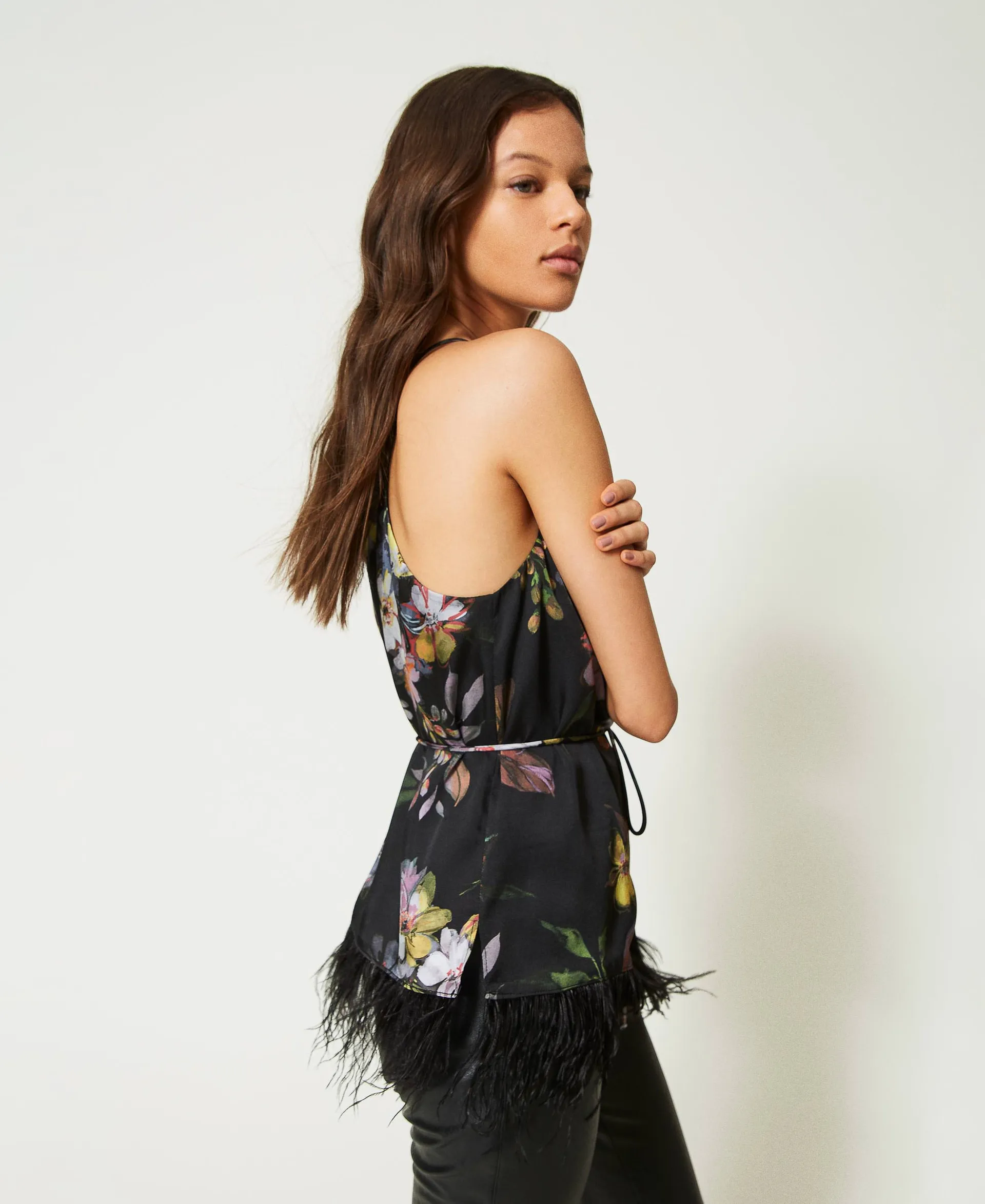 Top en sergé floral avec plumes